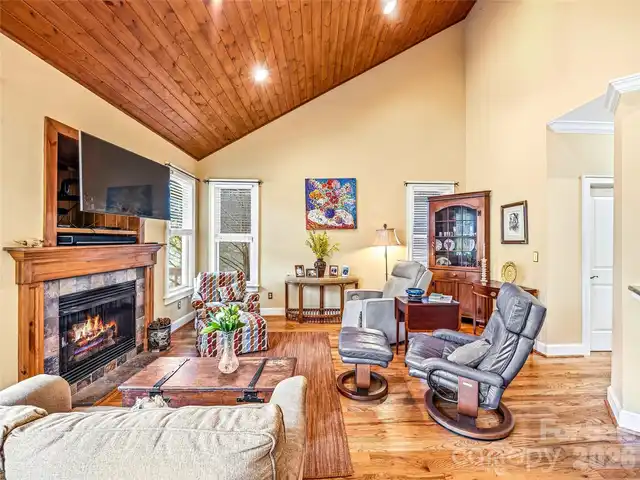Listing Photo 16