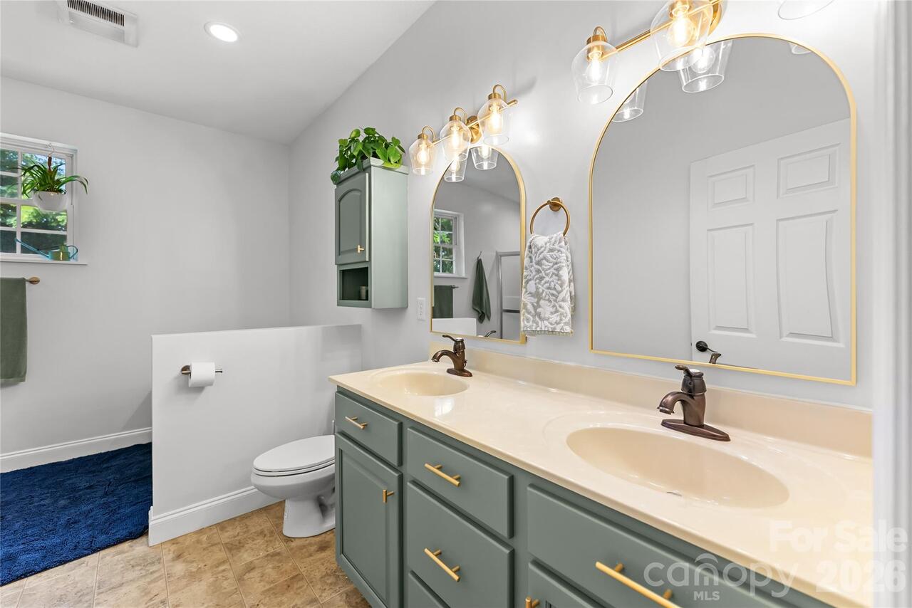 Listing Photo 11