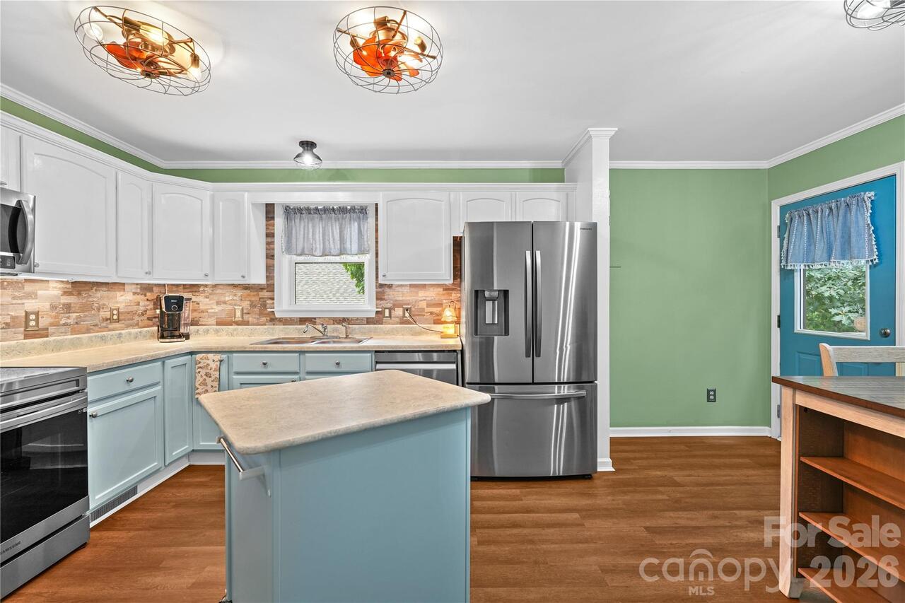 Listing Photo 11