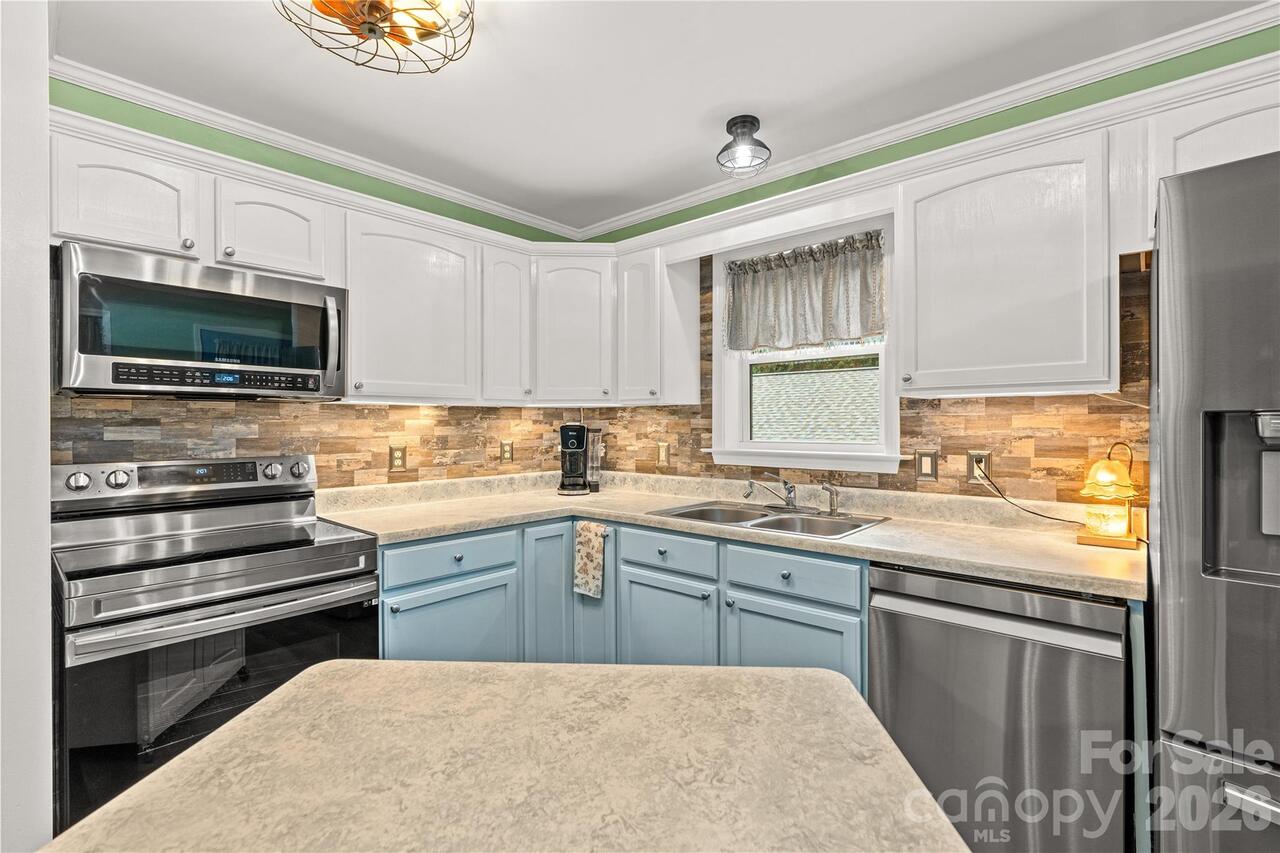 Listing Photo 12