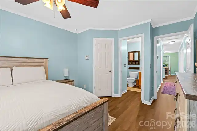 Listing Photo 9