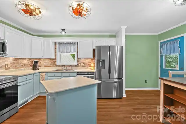 Listing Photo 12