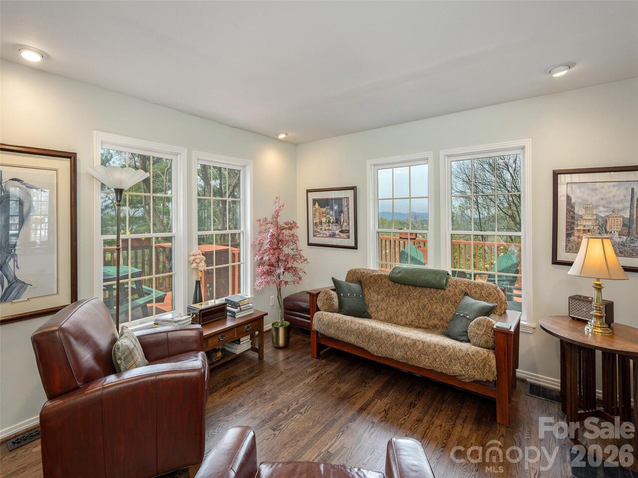 Listing Photo 9