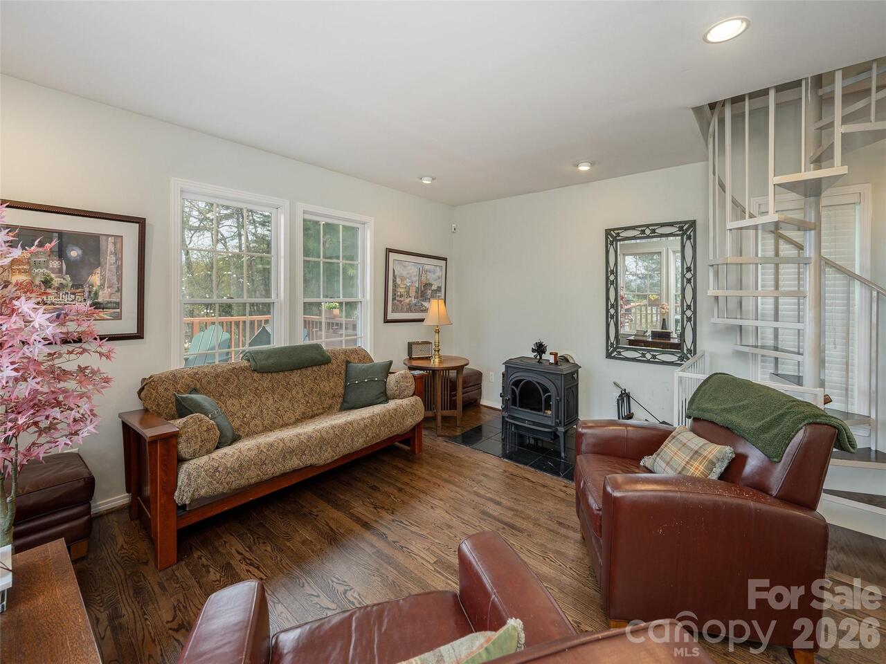 Listing Photo 10