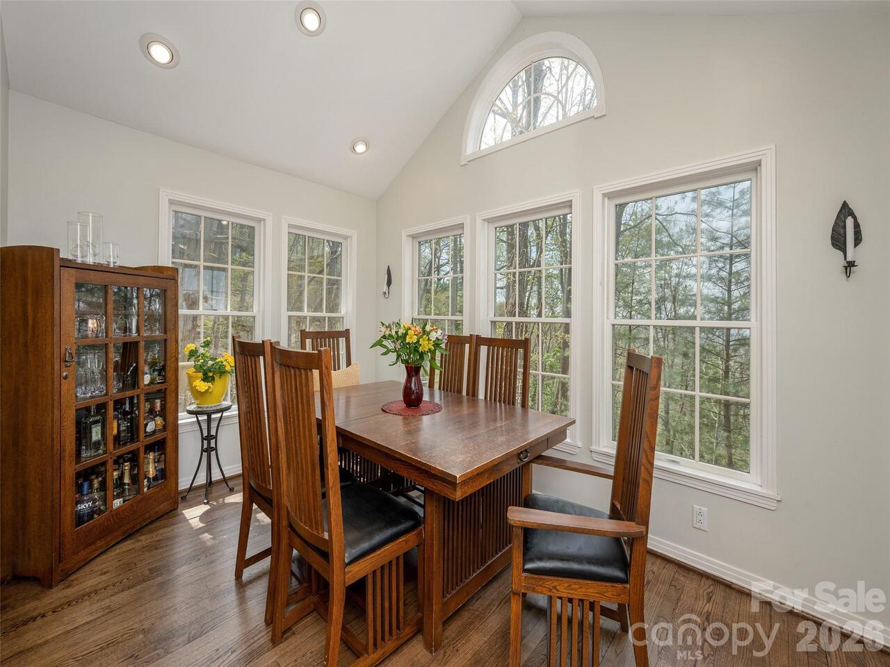 Listing Photo 11