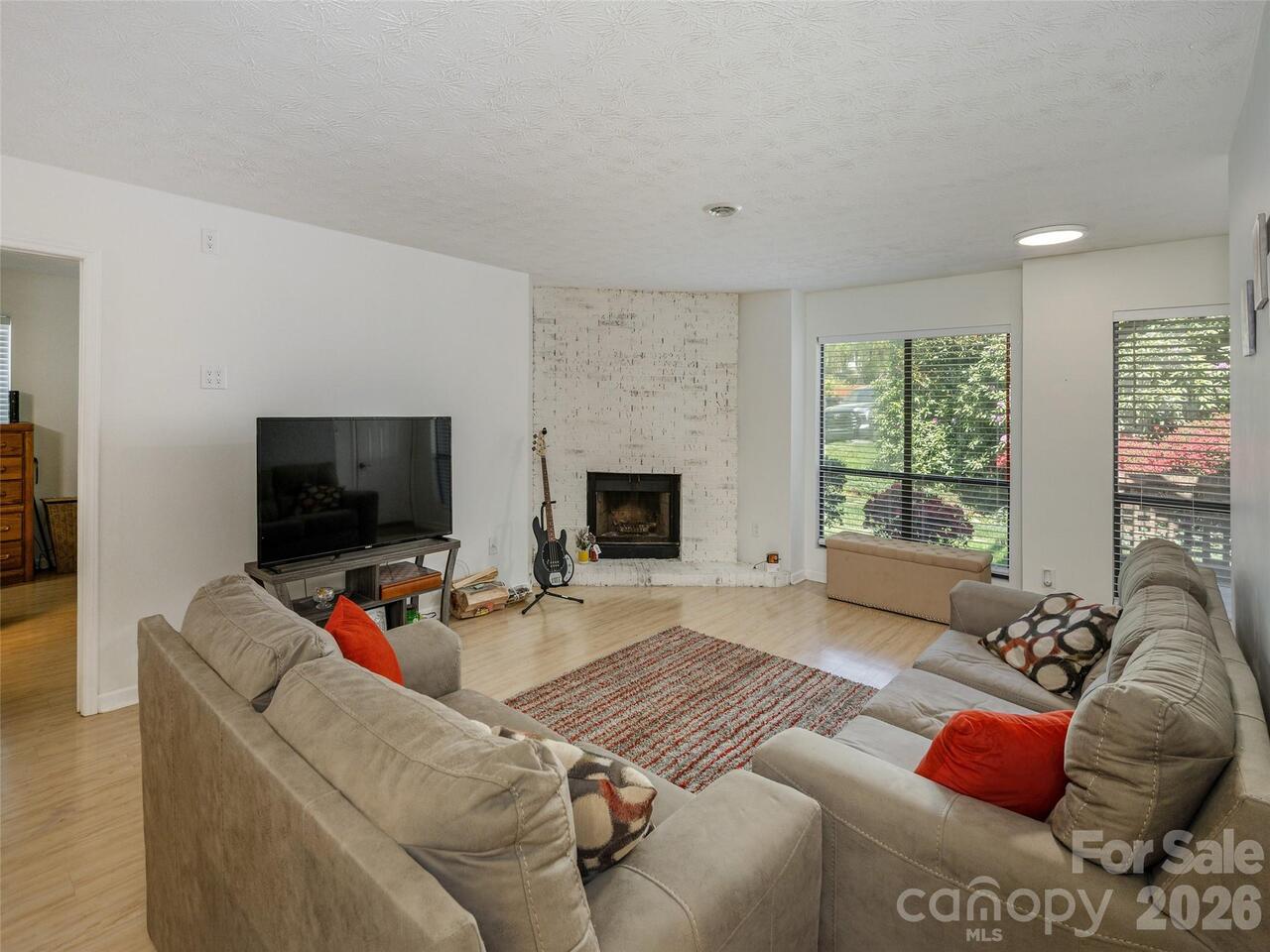 Listing Photo 6