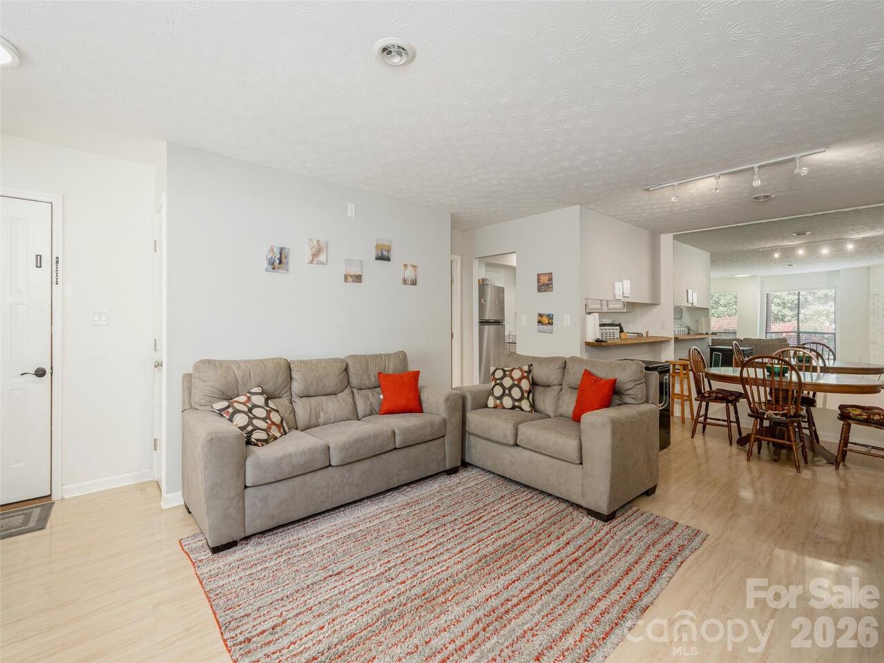 Listing Photo 8