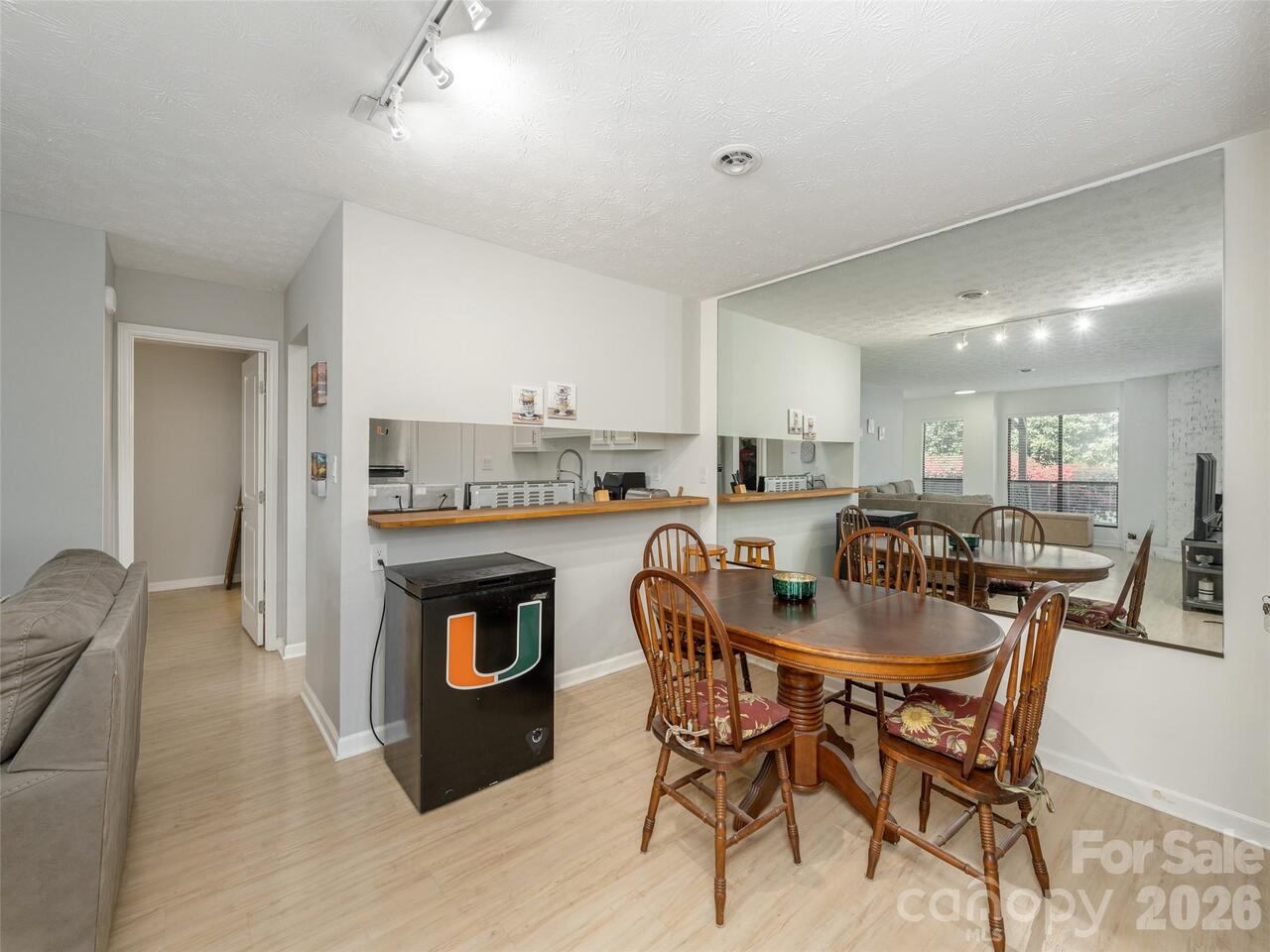 Listing Photo 9