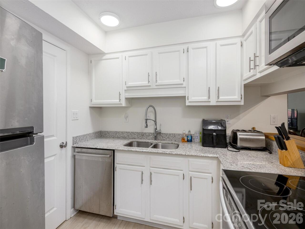 Listing Photo 11