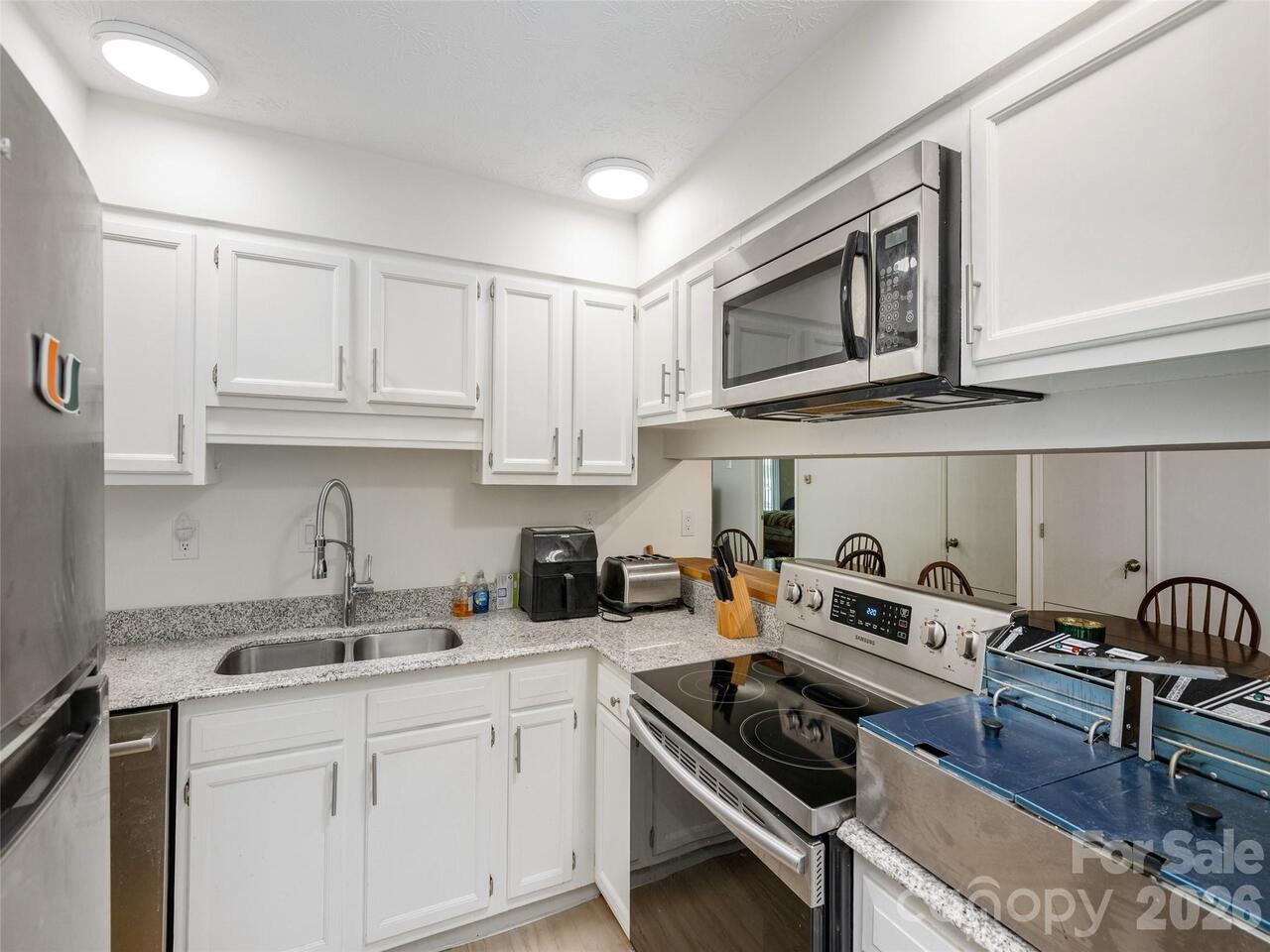 Listing Photo 12