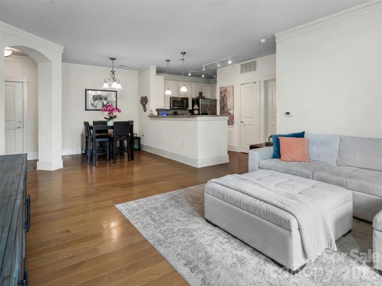 Listing Photo 12