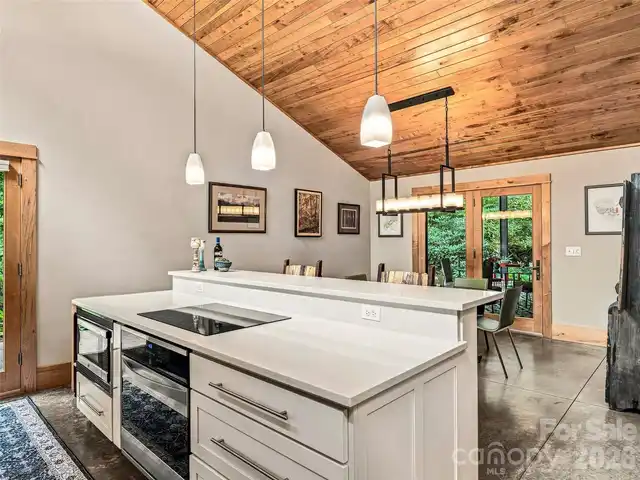 Listing Photo 10