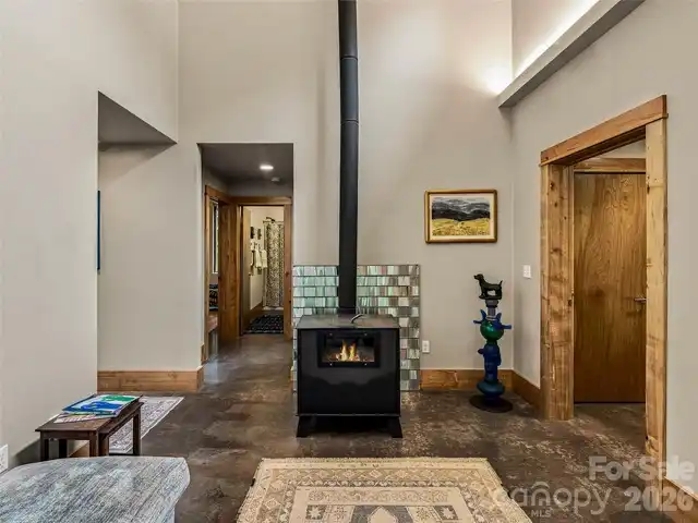 Listing Photo 14
