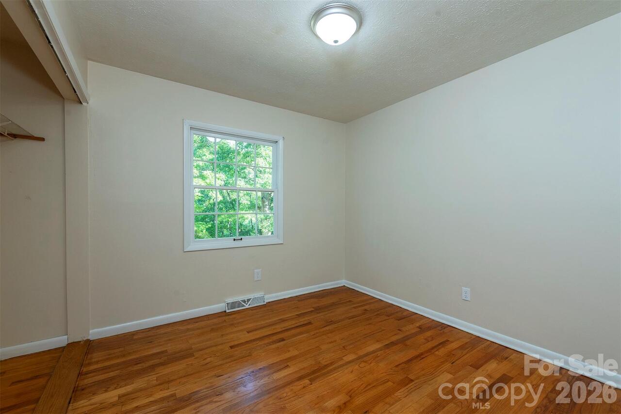 Listing Photo 12