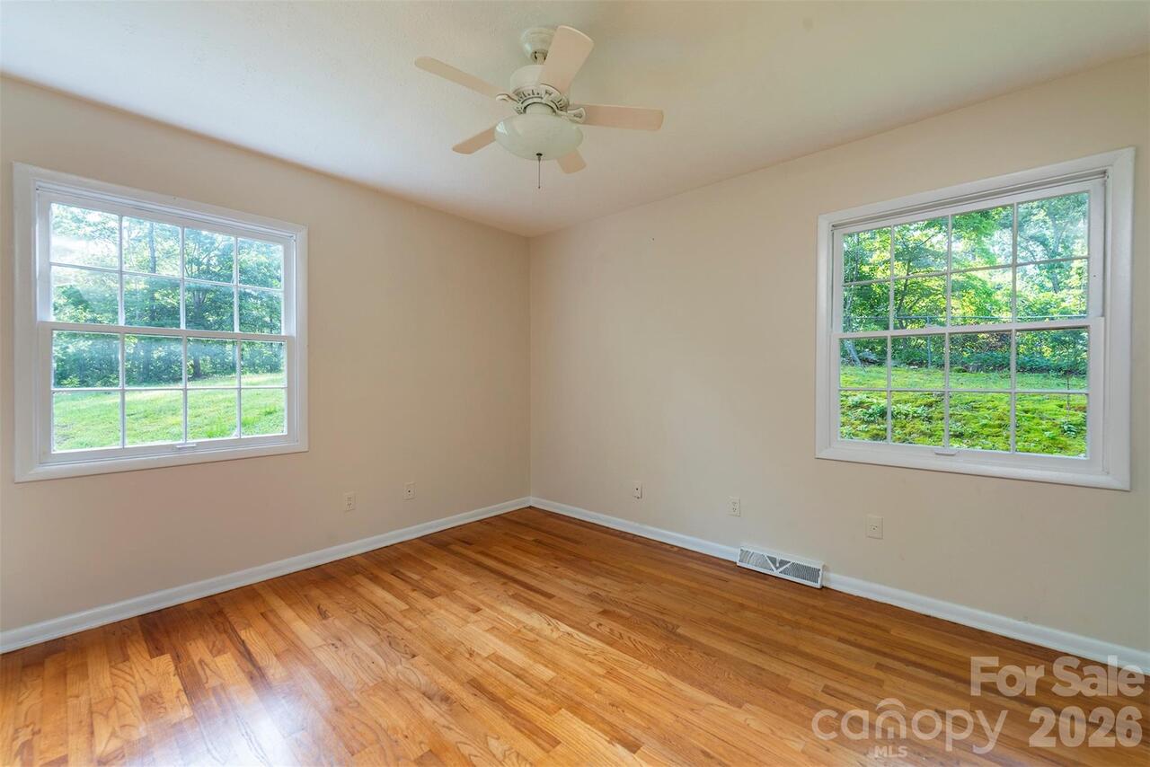 Listing Photo 14