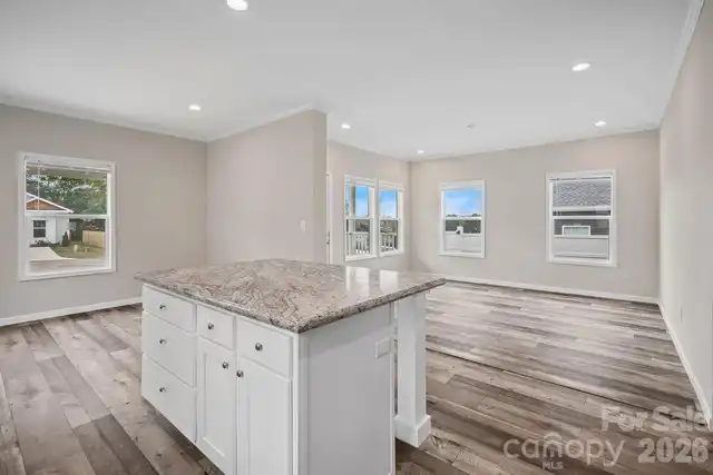 Listing Photo 11