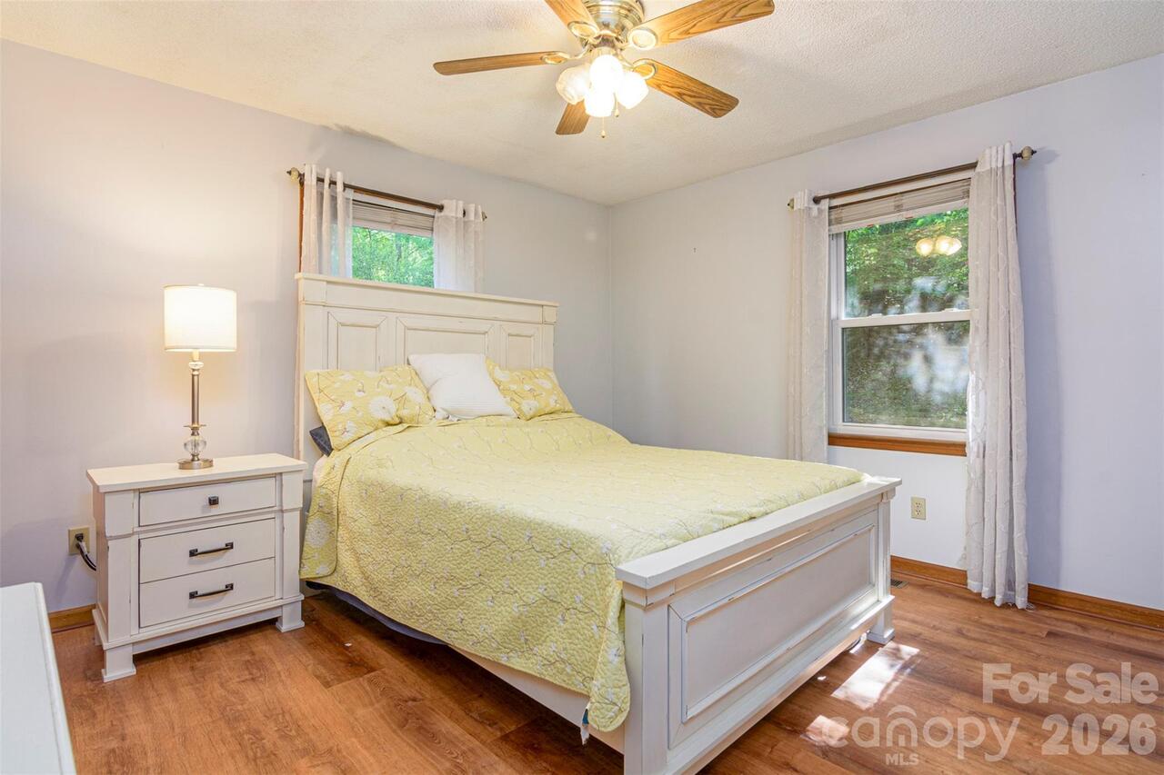 Listing Photo 12