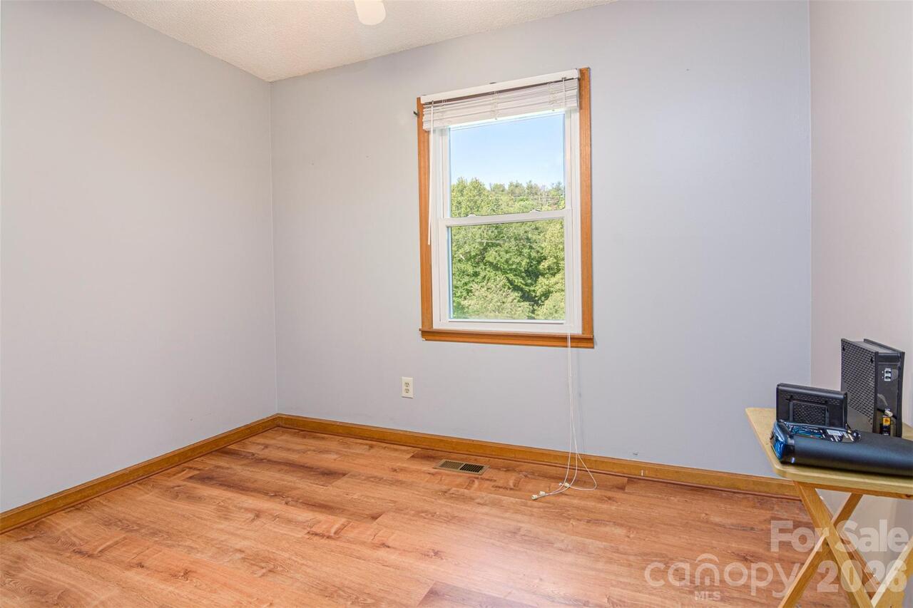 Listing Photo 18