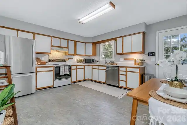 Listing Photo 8