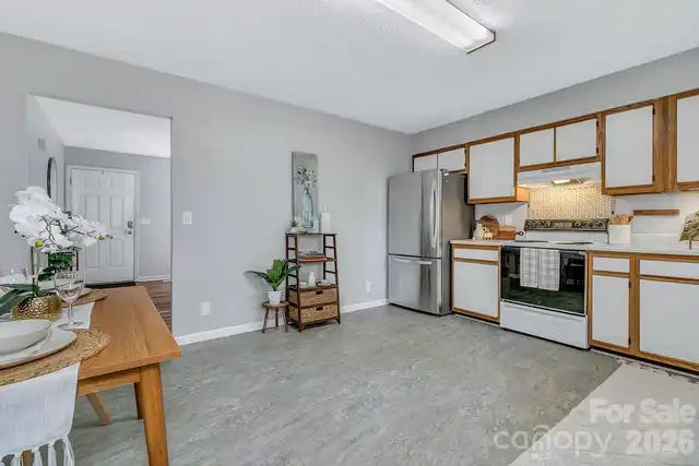 Listing Photo 10