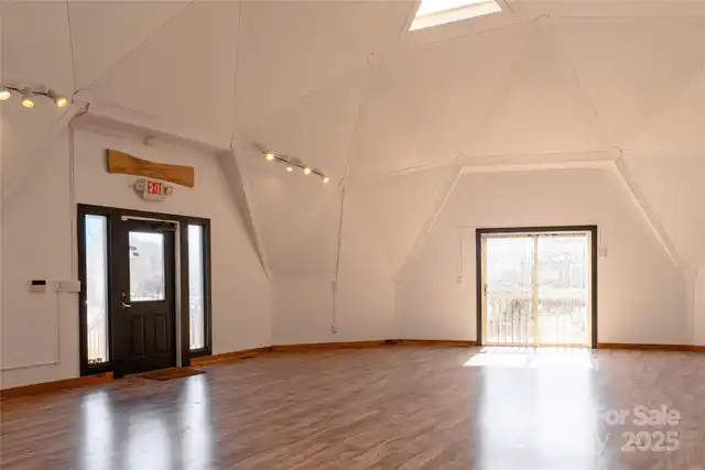 Listing Photo 6