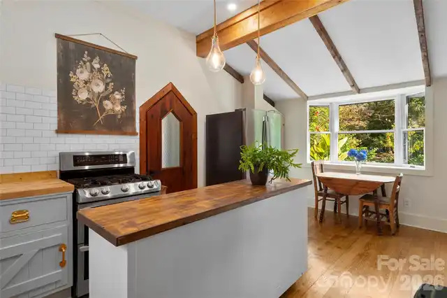 Listing Photo 10