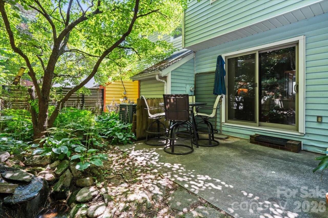 Listing Photo 11