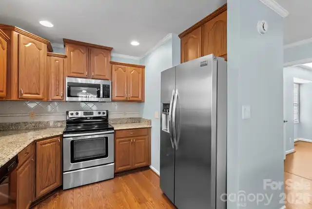 Listing Photo 11
