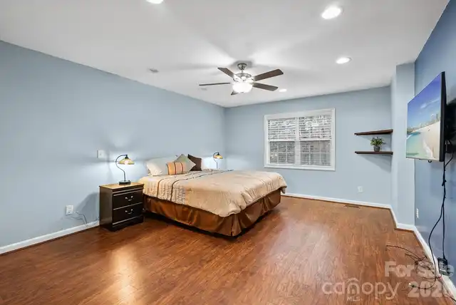 Listing Photo 16