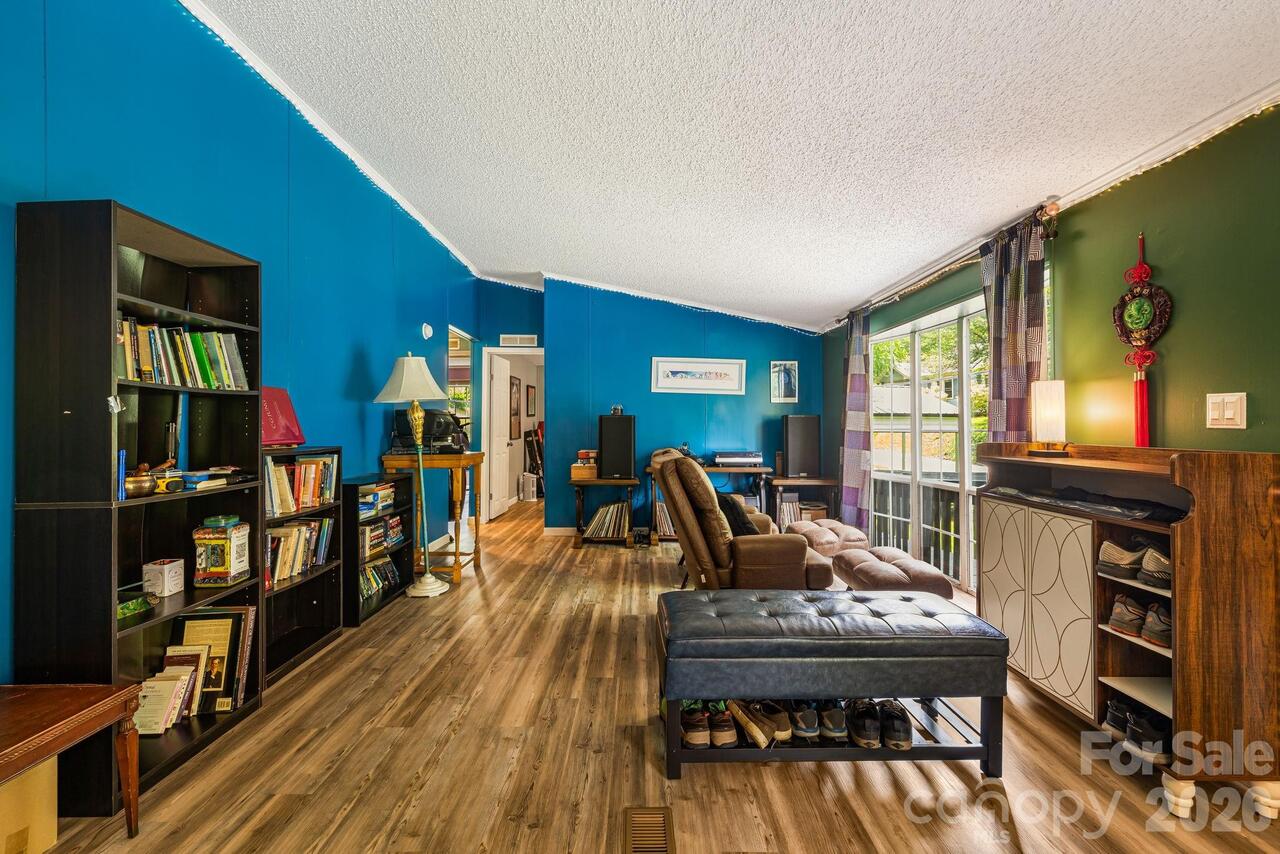 Listing Photo 10