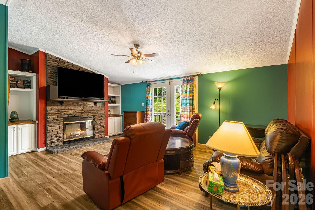 Listing Photo 12