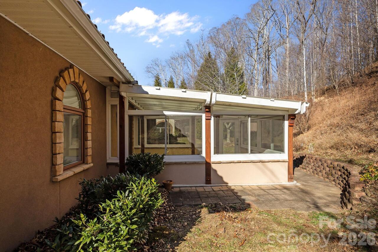 Listing Photo 8