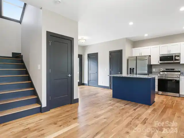 Listing Photo 11