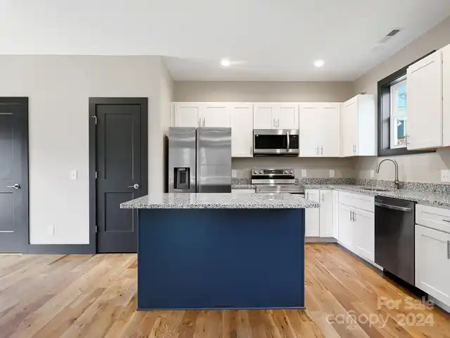 Listing Photo 12