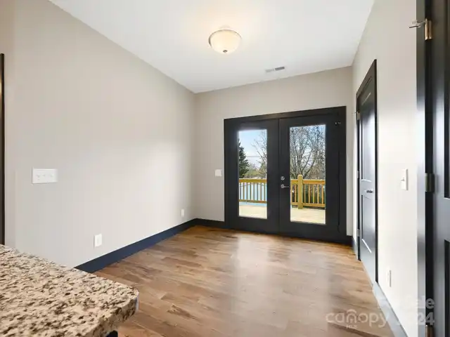 Listing Photo 14