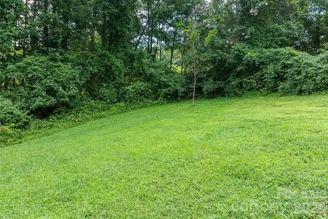 Listing Photo 12