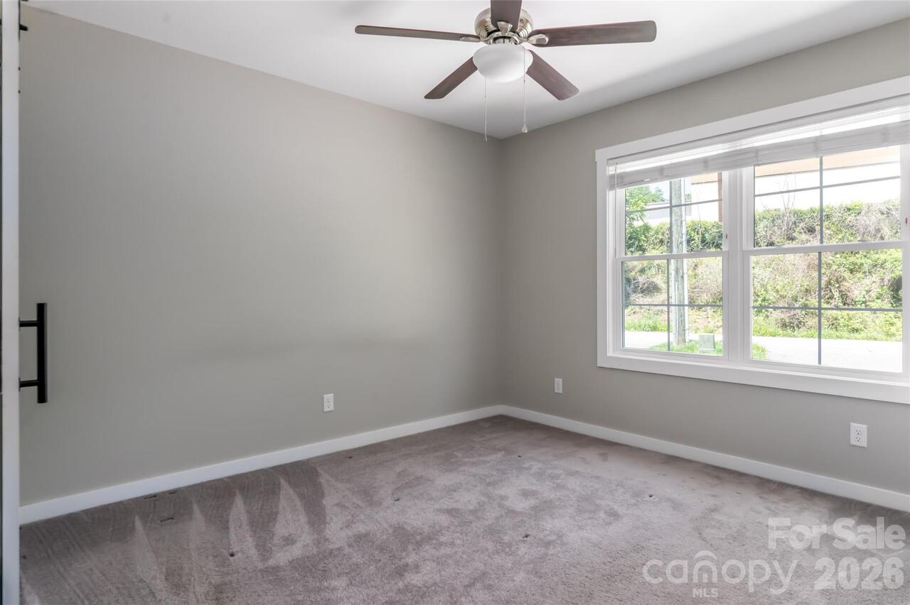 Listing Photo 14
