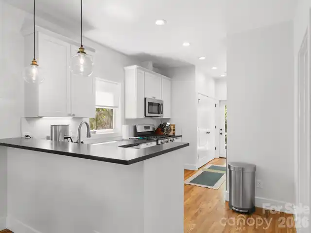 Listing Photo 11