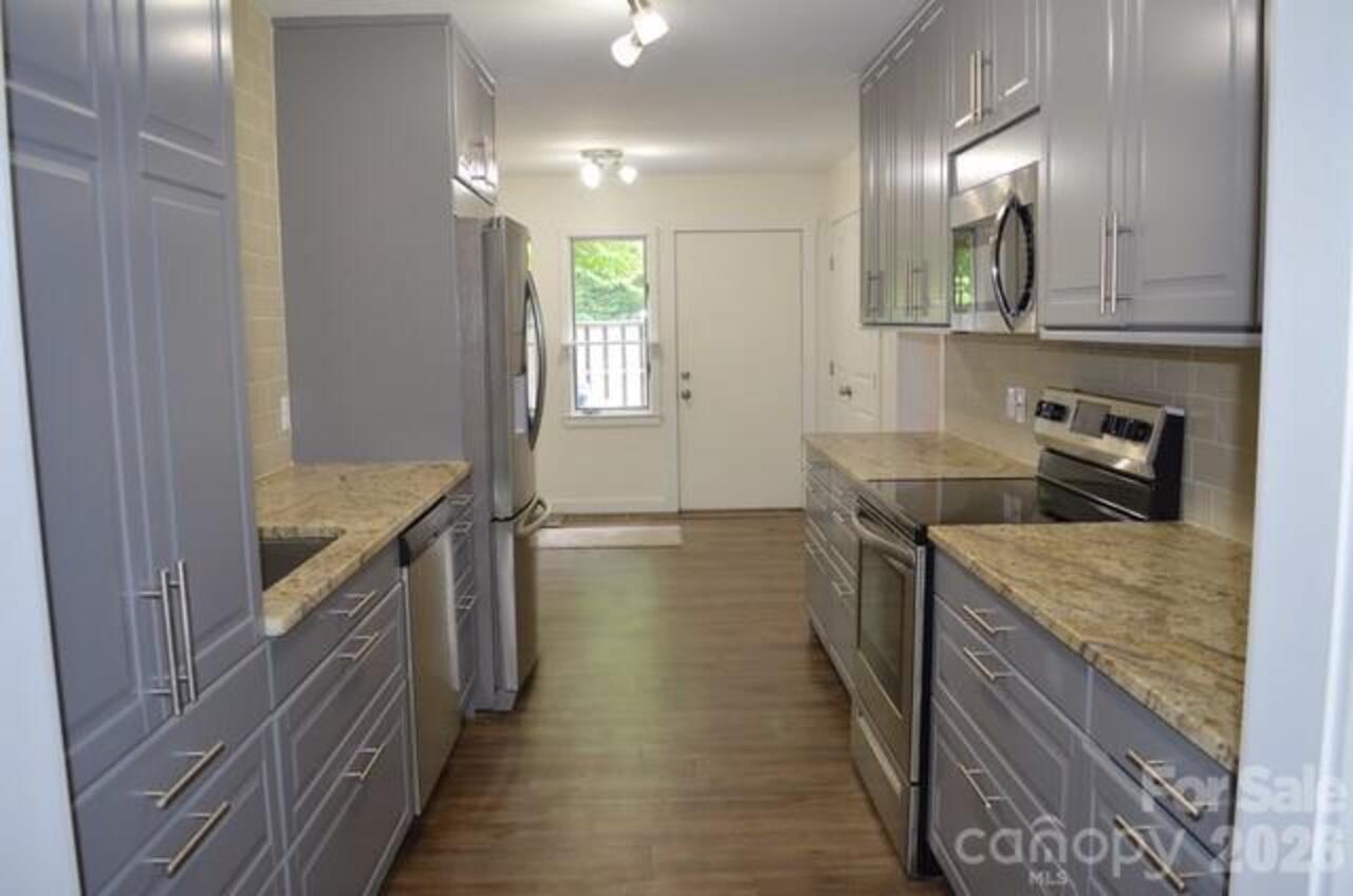 Listing Photo 12