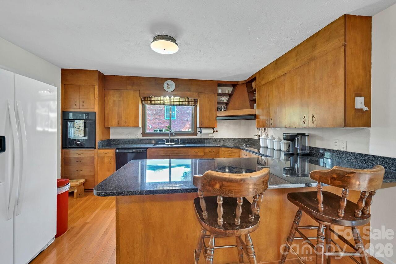 Listing Photo 9