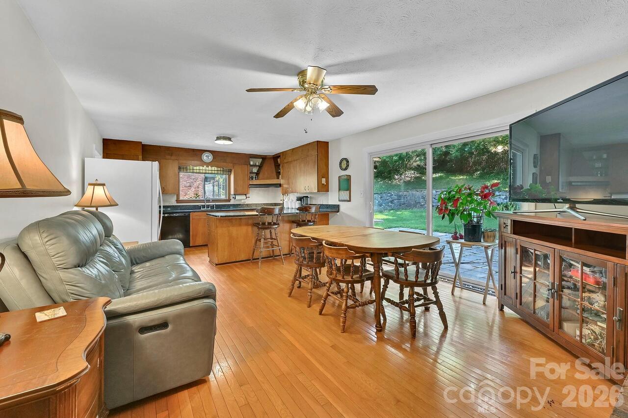 Listing Photo 10