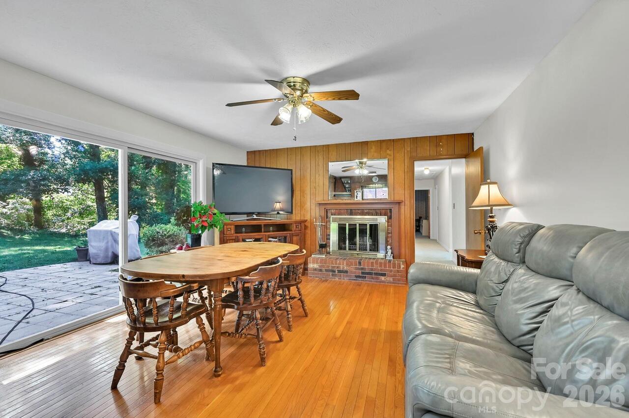 Listing Photo 11