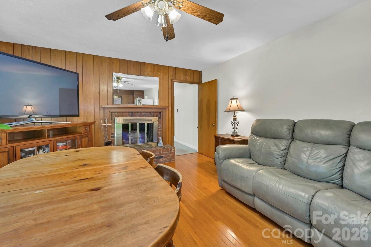 Listing Photo 12