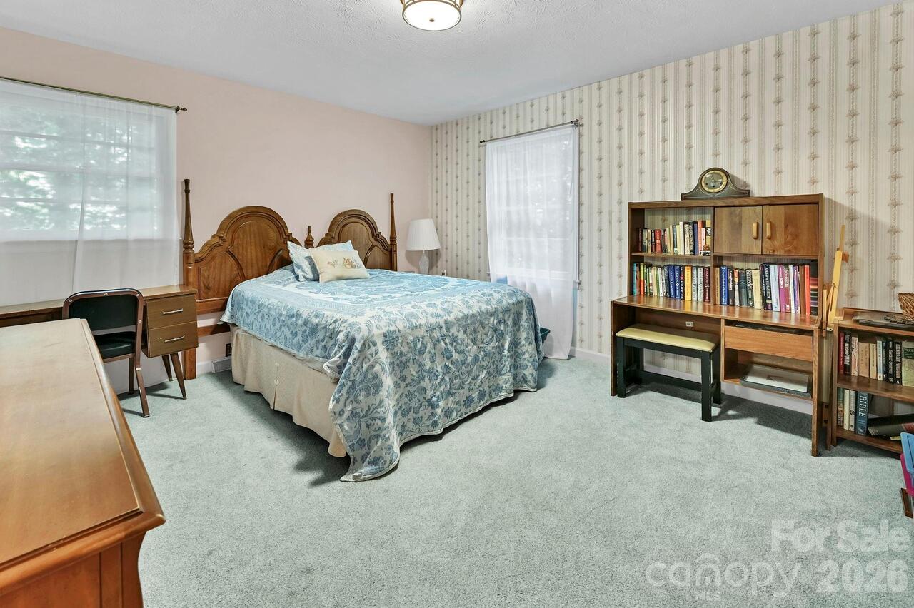 Listing Photo 17