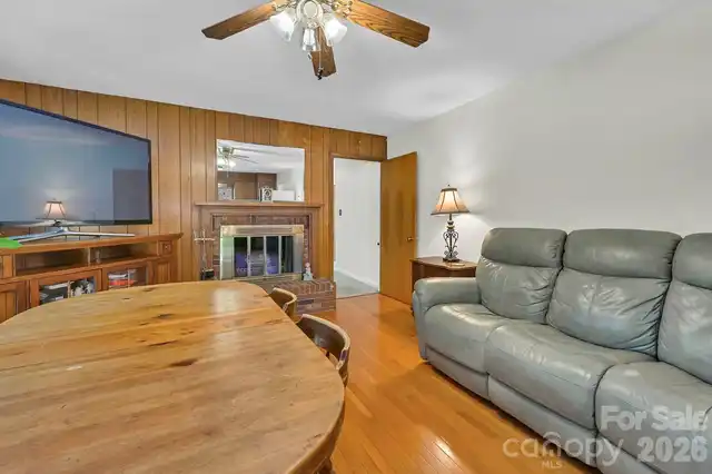 Listing Photo 12