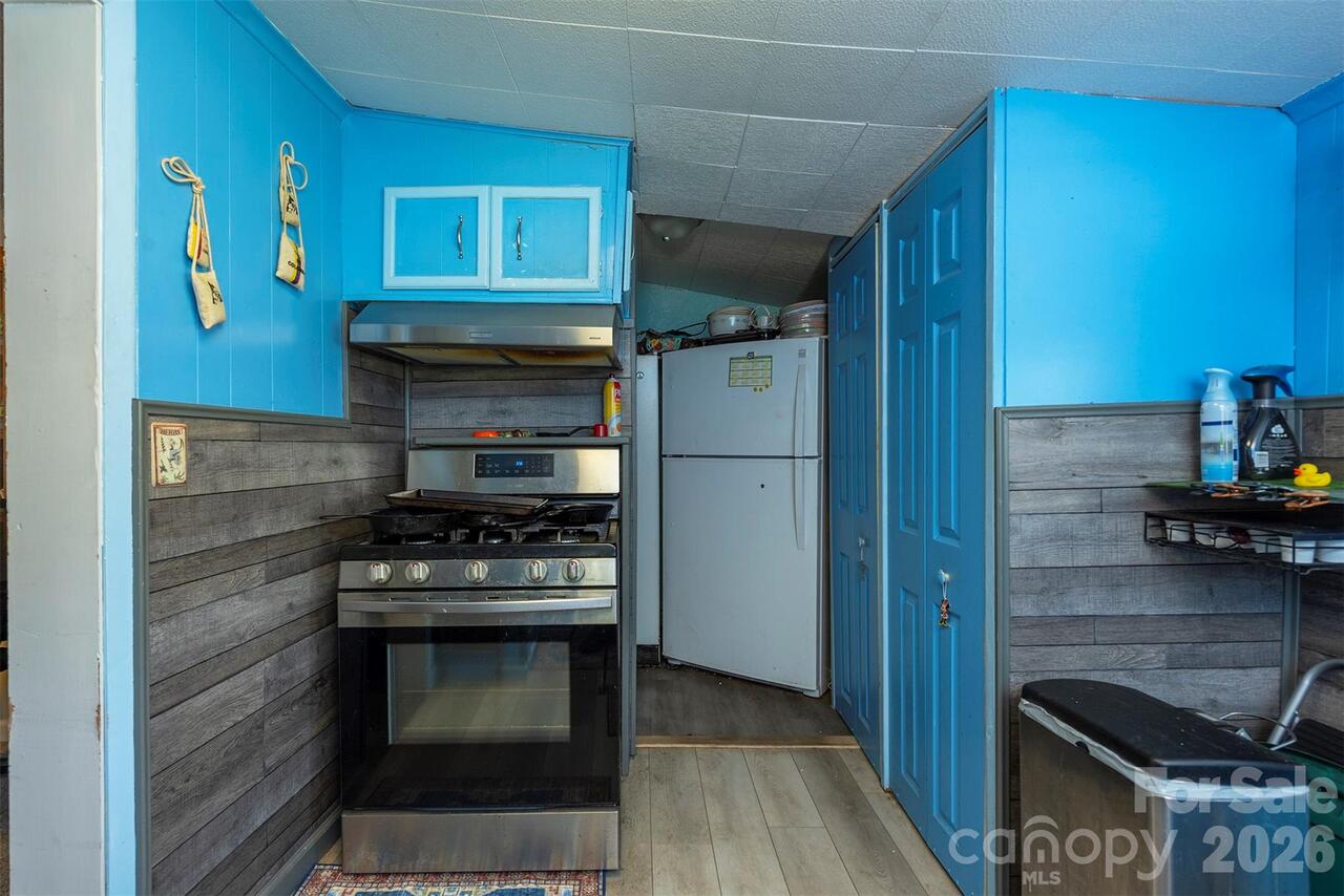 Listing Photo 10