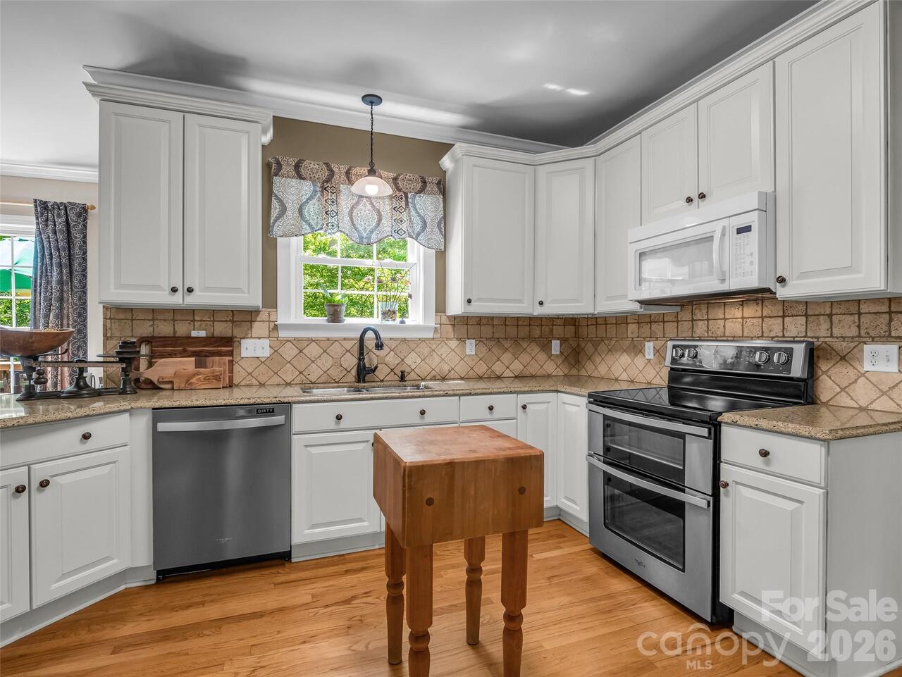 Listing Photo 12
