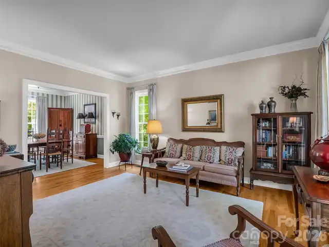 Listing Photo 8