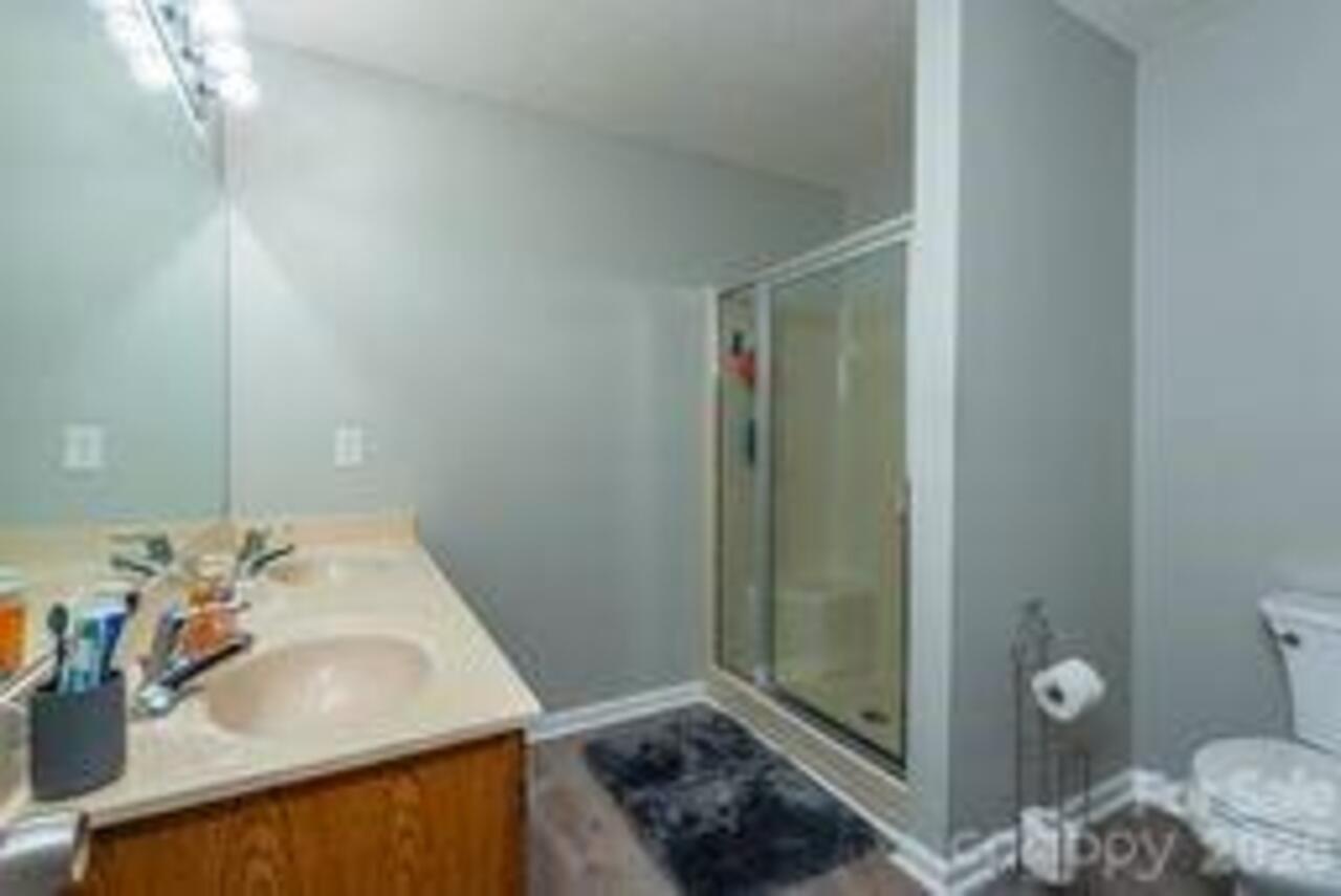 Listing Photo 10