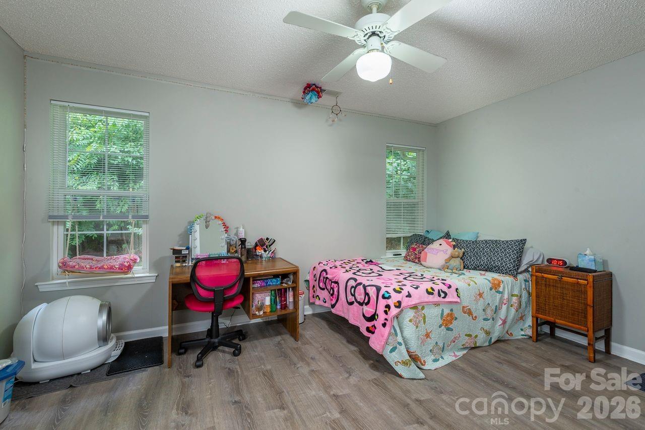 Listing Photo 11